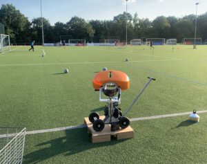 Abteilung Fußball des VfB beschafft Ballmaschine (Ball-Louncher)