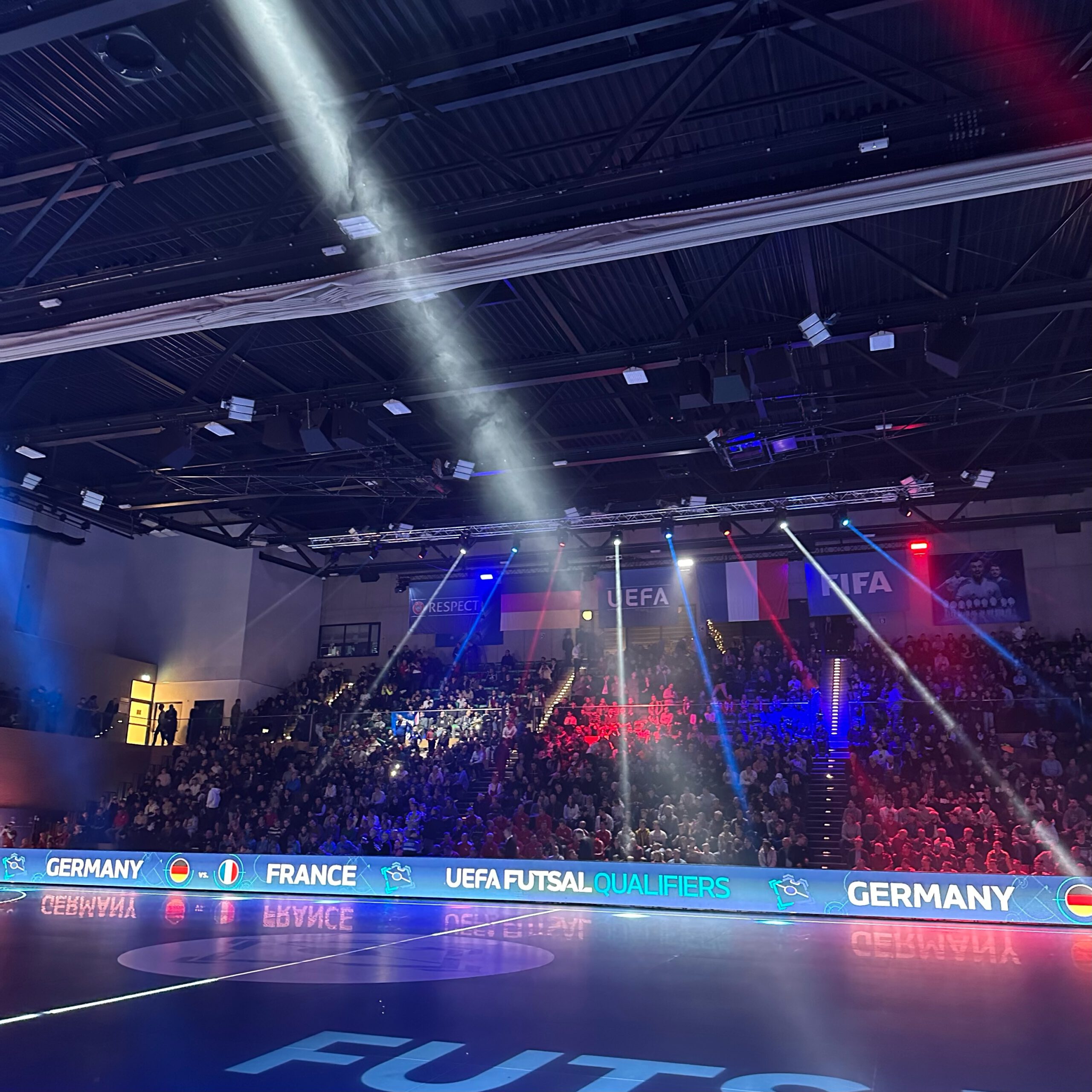 Balljungs und Teamausflug der U15 der Abt. Fußball – zu Gast beim Futsal Länderspiel Deutschland – Frankreich